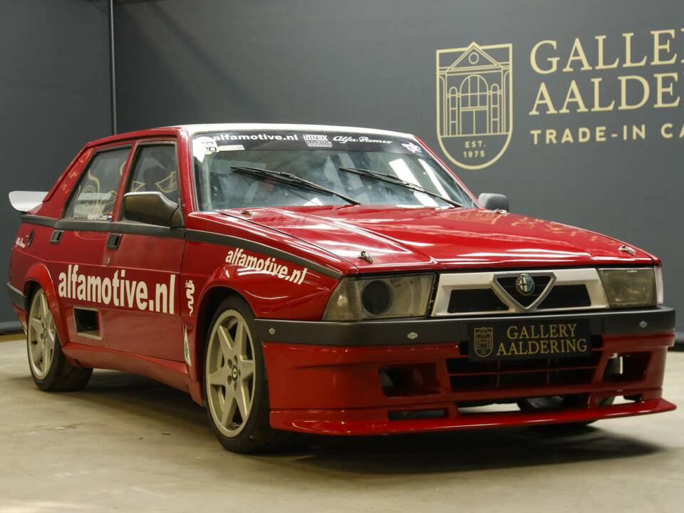 Image 46/50 de Alfa Romeo 75 3.0 V6 QV (1990)