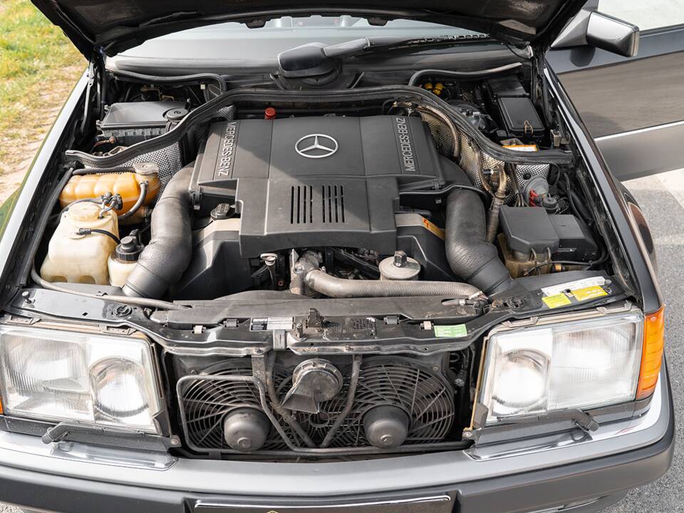 Bild 59/61 von Mercedes-Benz 500 E (1992)