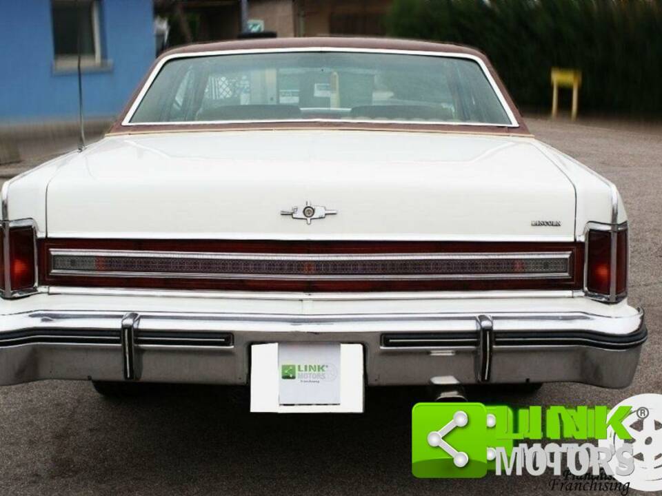 Image 5/10 de Lincoln Continental Town Coupe (1982)
