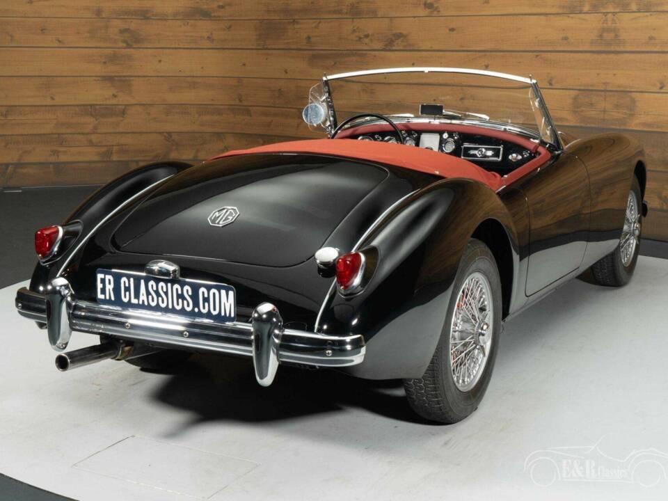 Image 14/19 of MG MGA 1500 (1955)