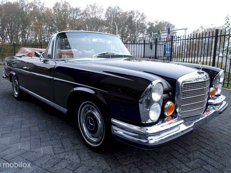 Image 2/14 of Mercedes-Benz 280 SE 3,5 (1970)