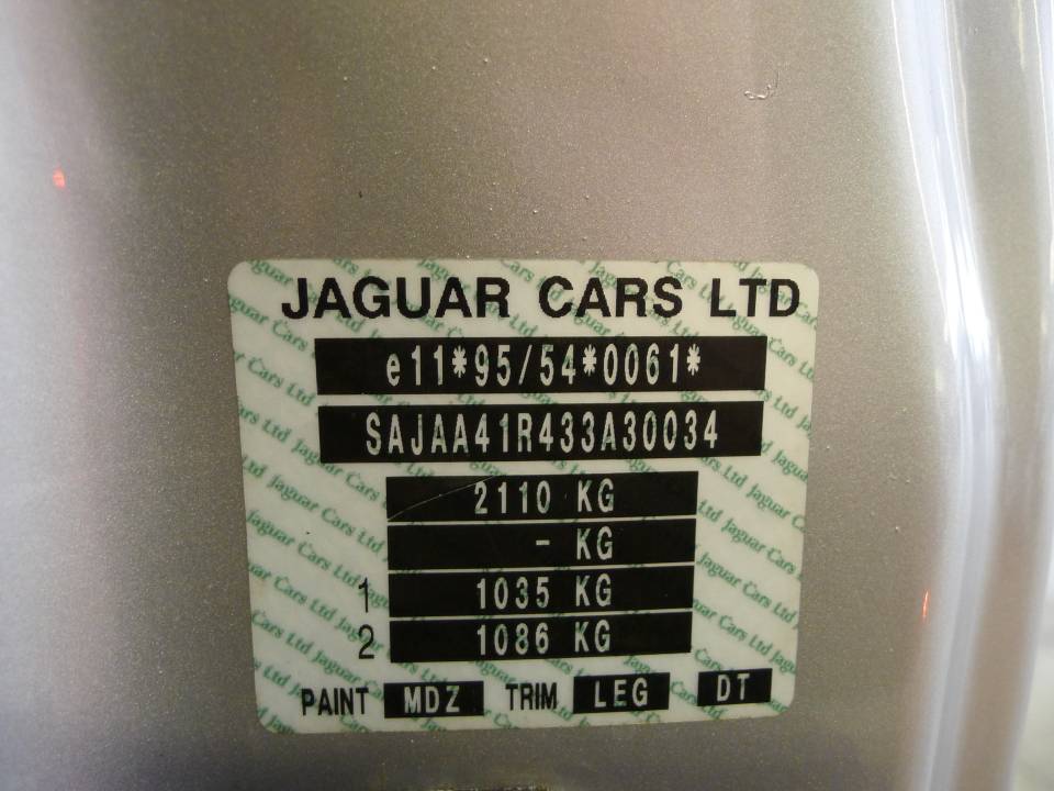 Image 8/39 de Jaguar XKR (2002)