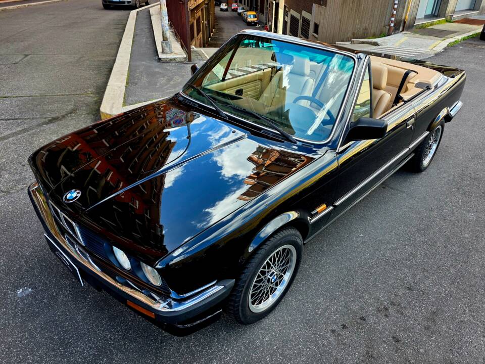Bild 14/31 von BMW 320i (1988)