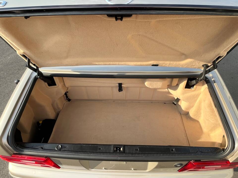 Image 19/25 of Mercedes-Benz SL 500 (1999)