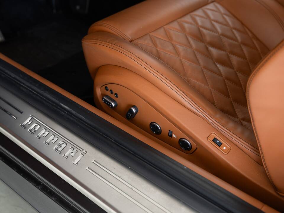 Image 13/47 of Ferrari FF (2015)