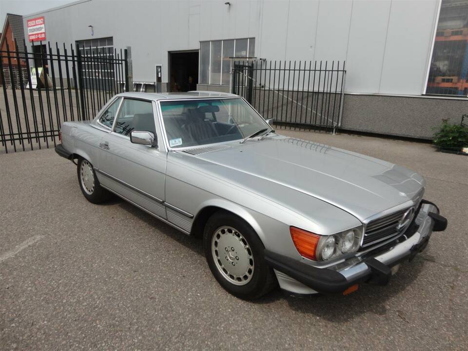 Imagen 12/36 de Mercedes-Benz 560 SL (1986)