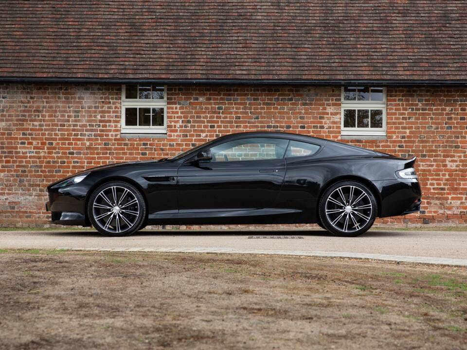 Image 2/94 of Aston Martin DB 9 (2014)