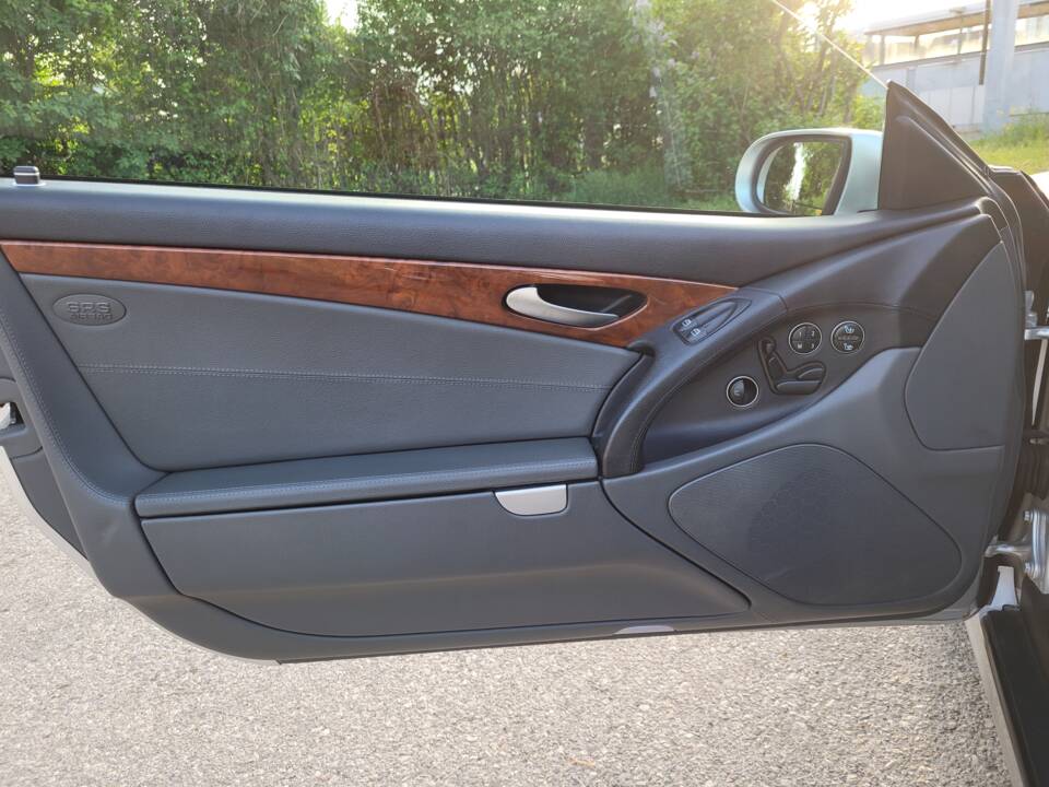 Bild 46/97 von Mercedes-Benz SL 500 (2004)