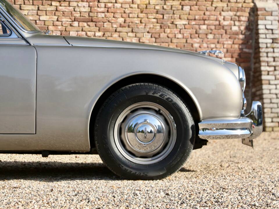 Immagine 15/50 di Jaguar Mk II 3.4 (1966)