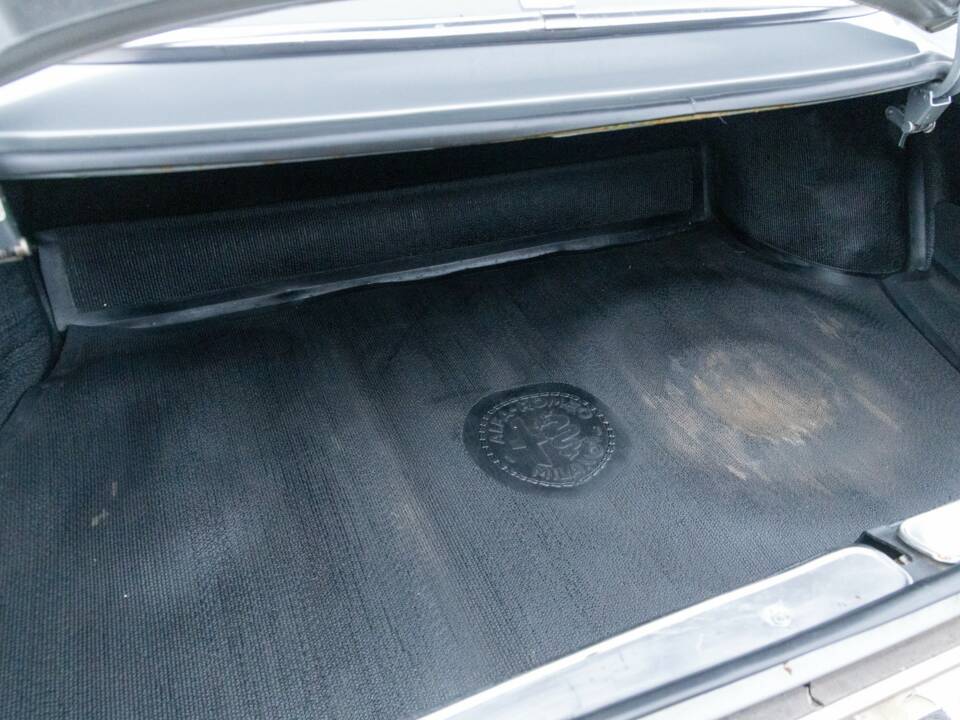 Image 28/50 de Alfa Romeo Giulia GT 1300 Junior (1972)