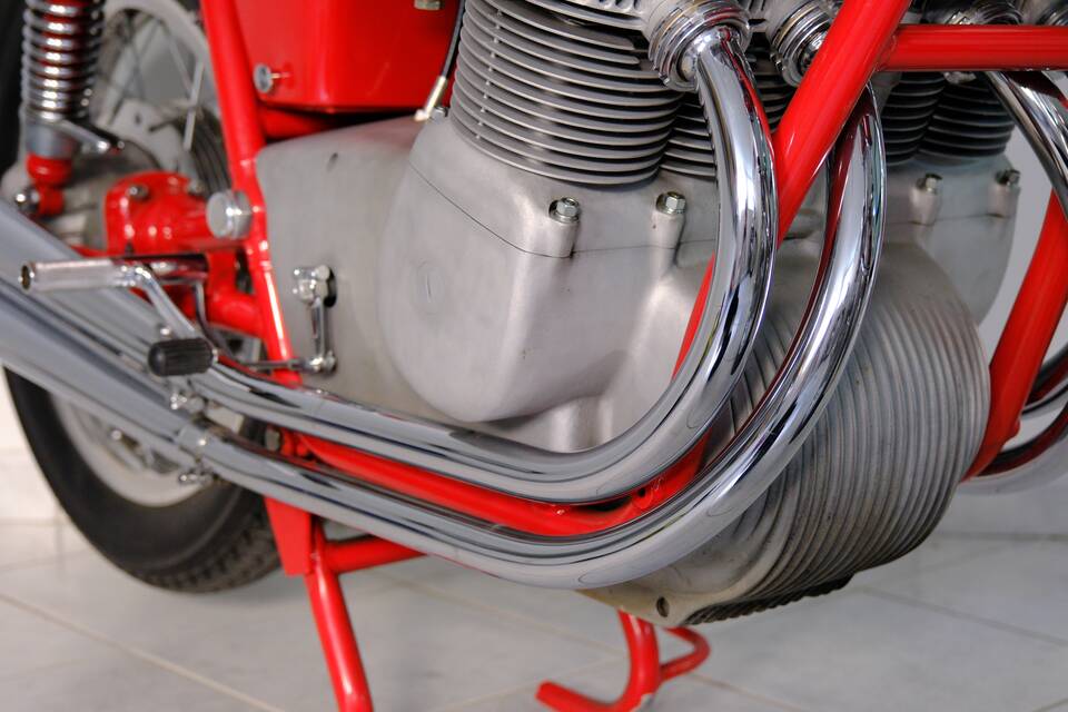 Image 28/99 of MV Agusta 750 Sport (1971)