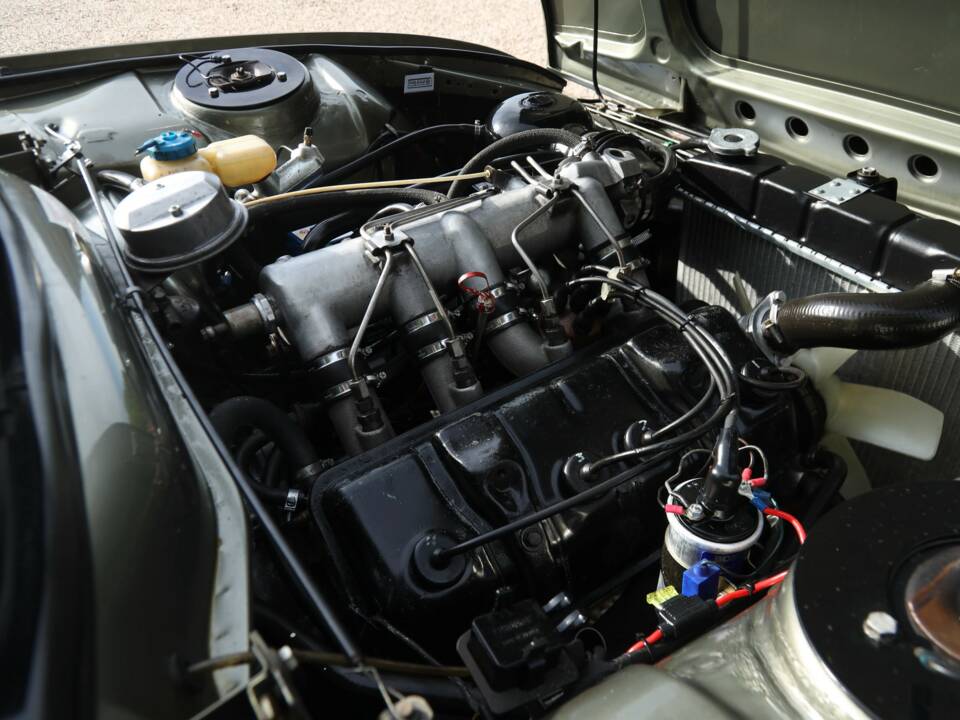 Image 34/50 of Peugeot 504 Convertible (1981)