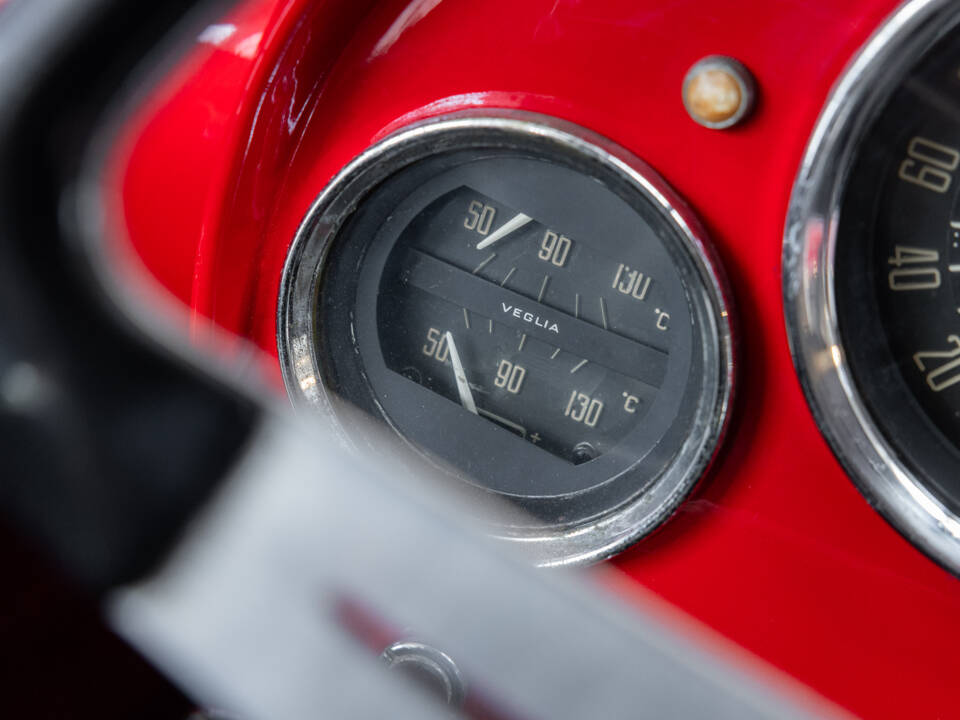 Image 14/39 of Alfa Romeo 2000 Spider (1960)