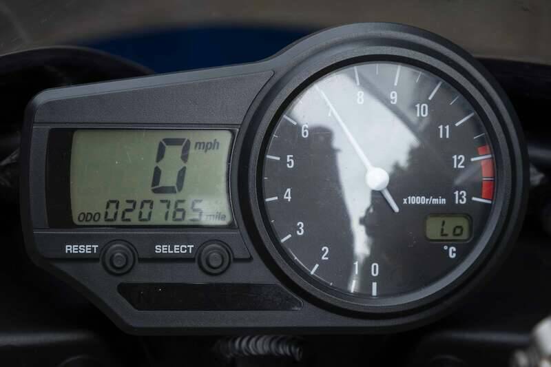 Image 32/33 of Yamaha YZF-R1 (2001)