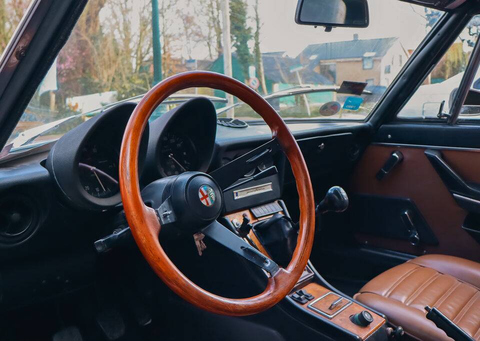 Bild 2/8 von Alfa Romeo 1.6 Spider (1983)