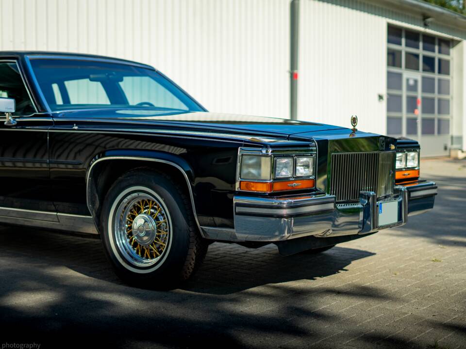 Bild 6/38 von Cadillac Brougham Elegance (1988)