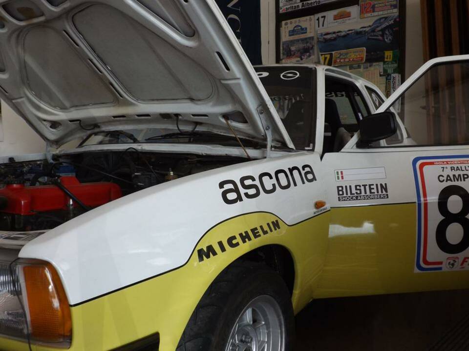 Imagen 10/40 de Opel Ascona 2000 SR (1981)