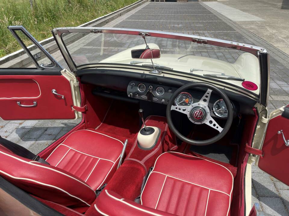 Image 7/12 of MG Midget (1967)