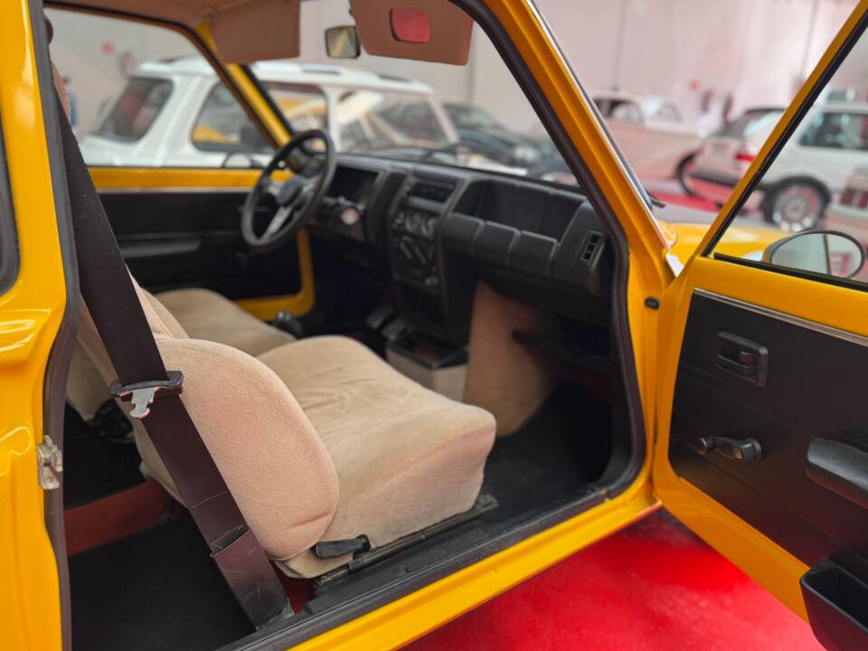 Image 27/34 of Renault R 5 Alpine Turbo (1981)