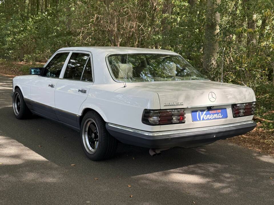 Immagine 6/20 di Mercedes-Benz 280 SE (1983)
