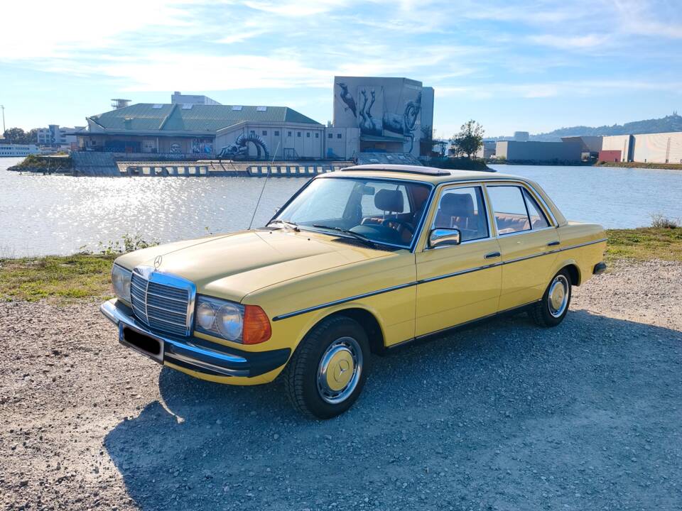 Bild 1/19 von Mercedes-Benz 200 (1980)