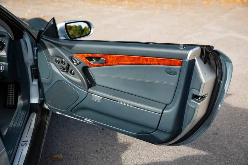 Image 36/50 of Mercedes-Benz SL 500 (2003)