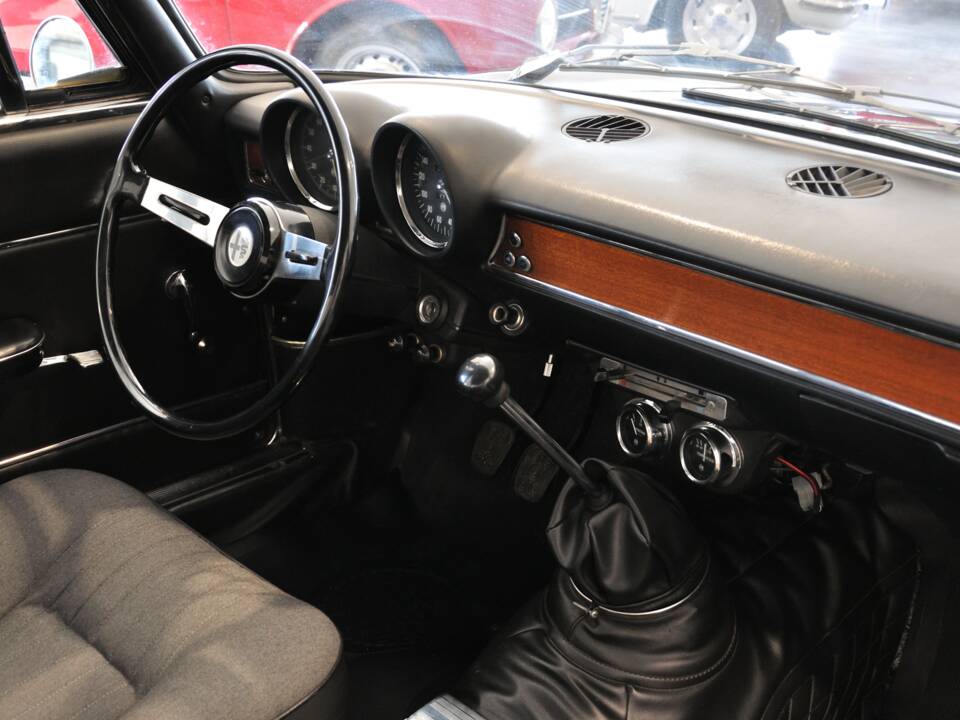 Bild 19/30 von Alfa Romeo Giulia GT 1300 Junior (1971)