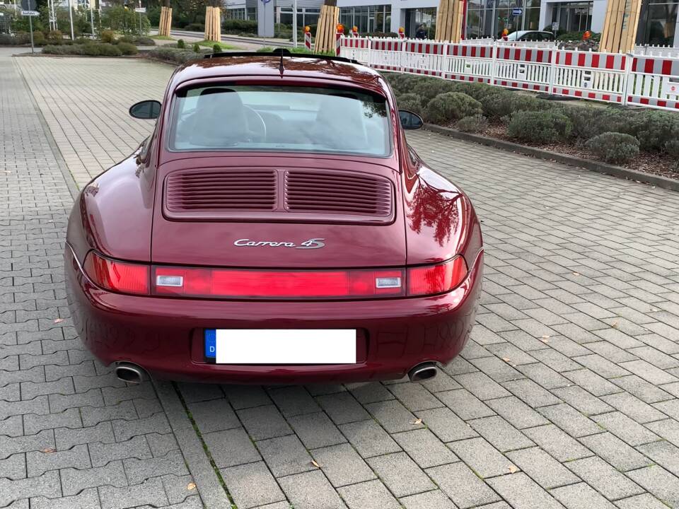 Imagen 2/13 de Porsche 911 Carrera 4S (1998)