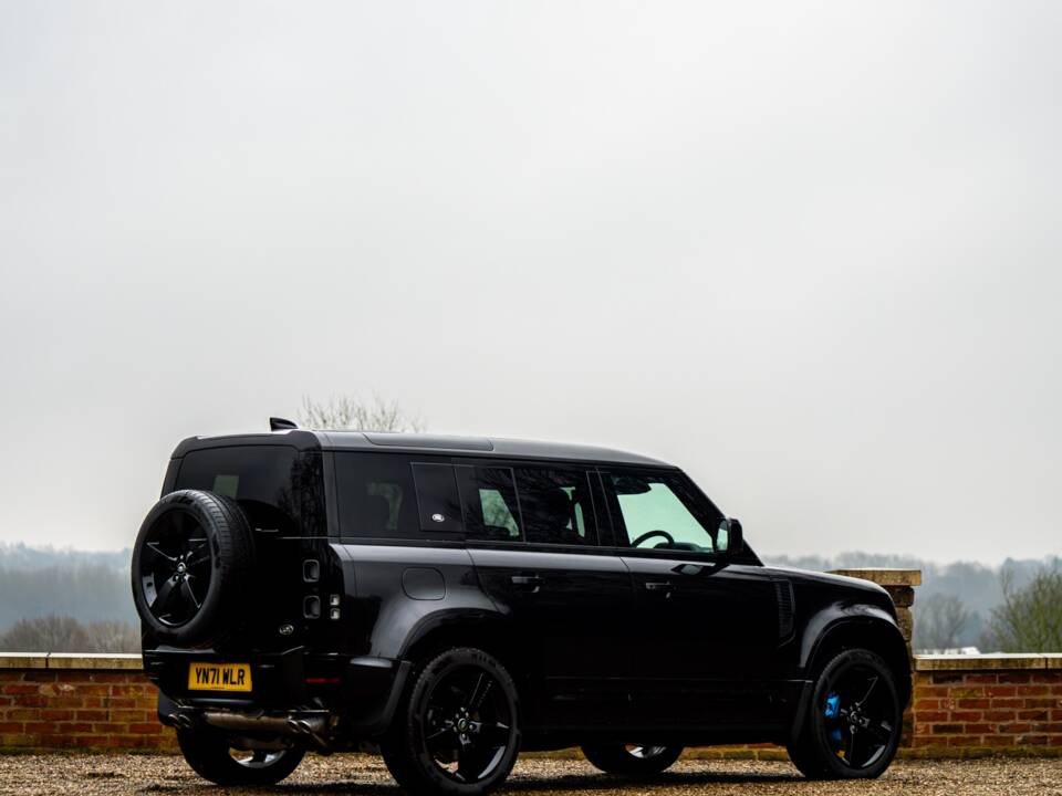 Image 20/50 of Land Rover Defender 110 V8 &quot;Bond Edition&quot; (2021)