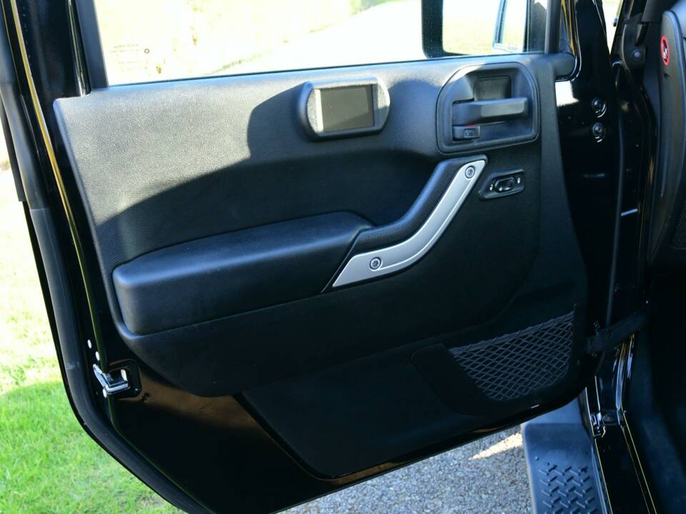 Image 46/50 de Jeep Wrangler Sahara 4.0L (2014)