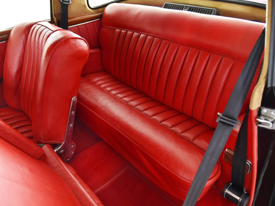 Bild 26/38 von Mercedes-Benz 220 SE (1960)