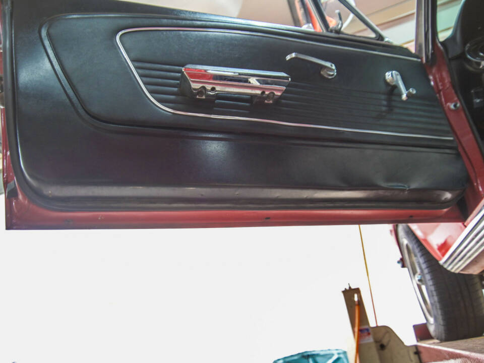 Image 46/50 of Ford Mustang 289 (1966)