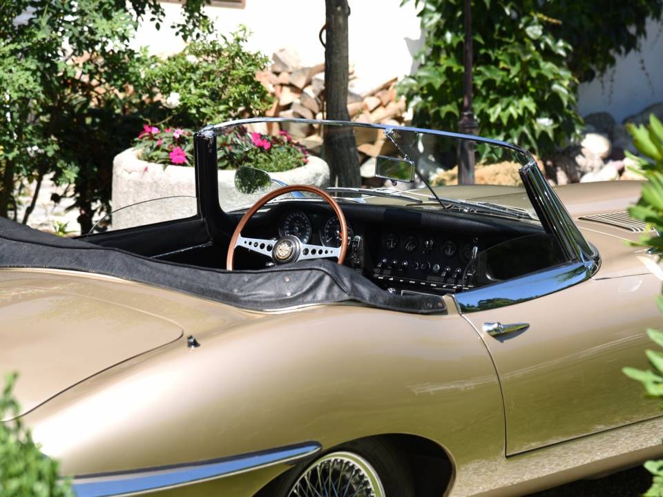 Bild 20/26 von Jaguar E-Type (1967)