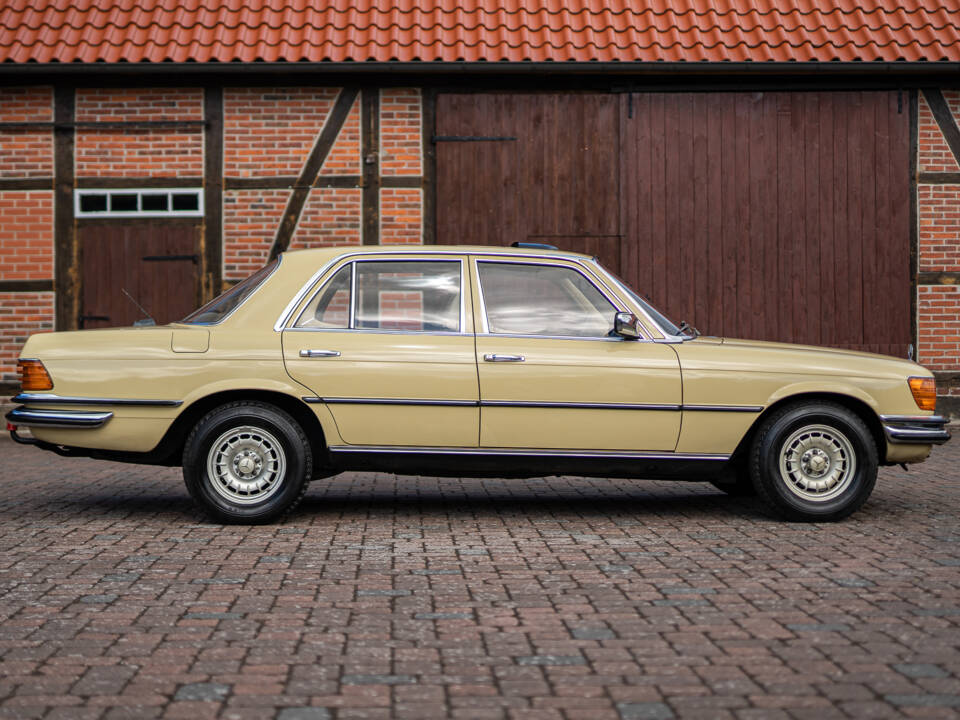 Image 11/40 of Mercedes-Benz 350 SE (1975)