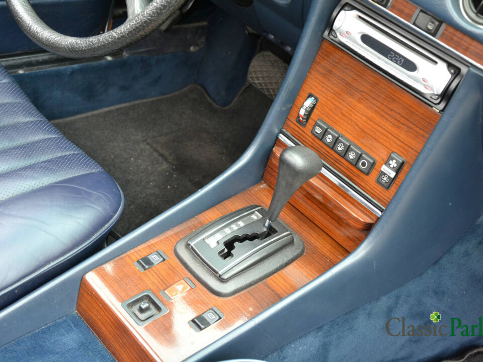 Image 38/50 of Mercedes-Benz 380 SL (1983)