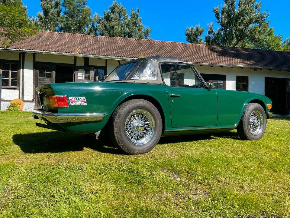 Image 2/20 of Triumph TR 6 (1976)