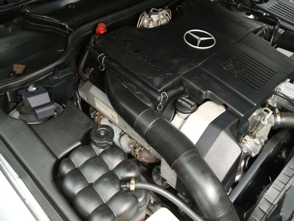 Image 27/30 of Mercedes-Benz 500 SL (1992)