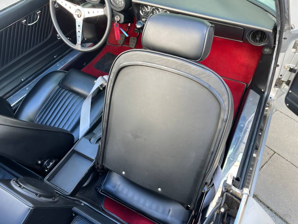 Immagine 41/88 di Alfa Romeo 1750 Spider Veloce (1971)