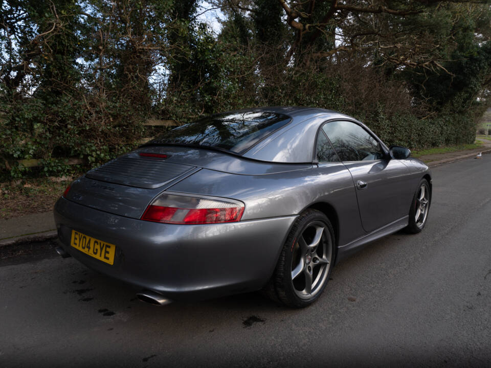 Image 6/13 of Porsche 911 Carrera (2004)