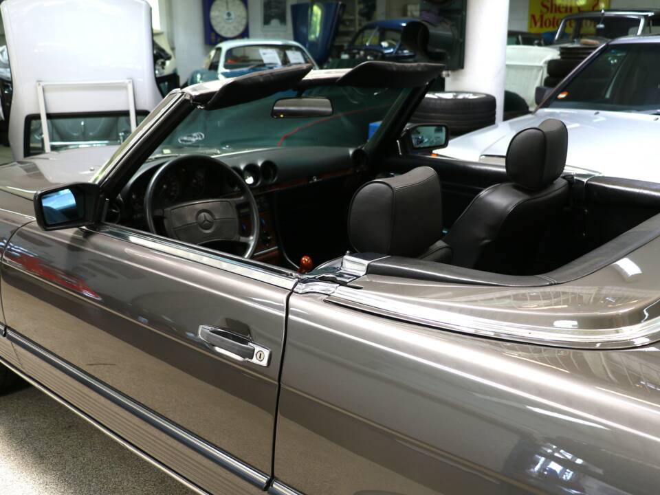 Image 24/37 of Mercedes-Benz 420 SL (1988)