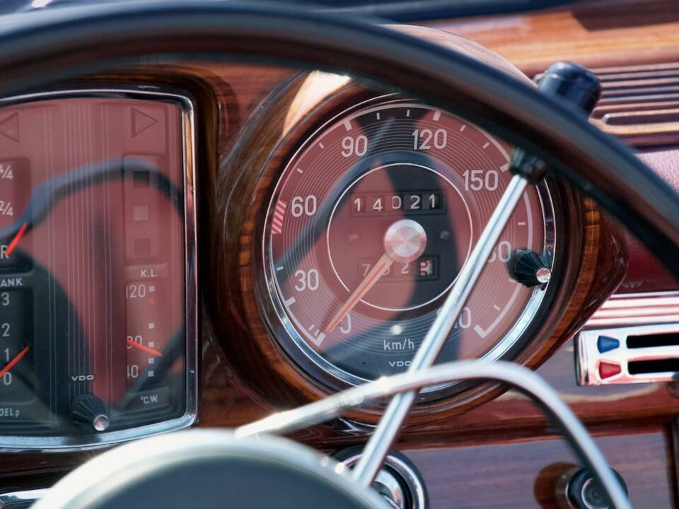 Image 10/39 of Mercedes-Benz 300 SE (1962)