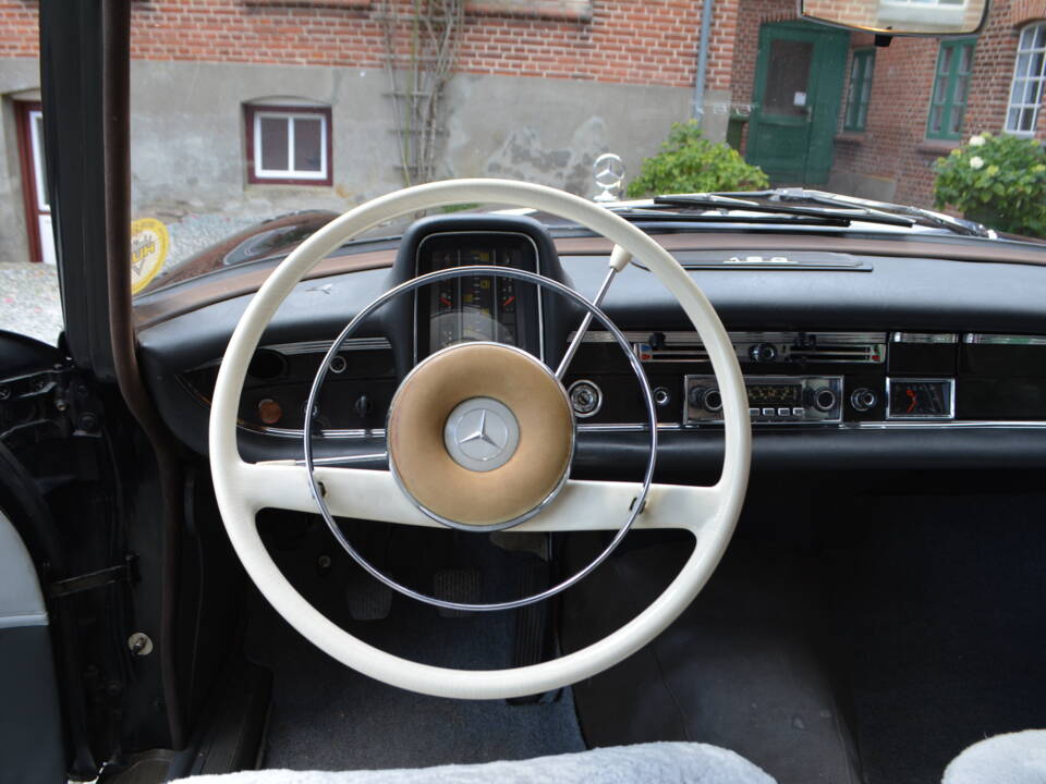 Image 14/15 of Mercedes-Benz 190 c (1964)