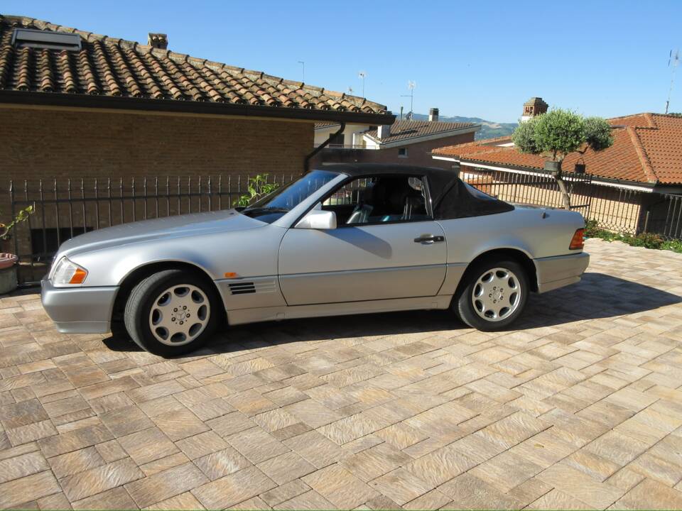 Image 25/39 of Mercedes-Benz SL 320 (1994)