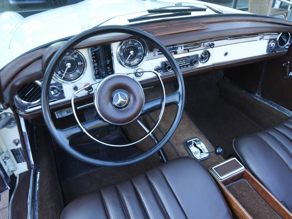 Image 30/50 of Mercedes-Benz 250 SL (1967)