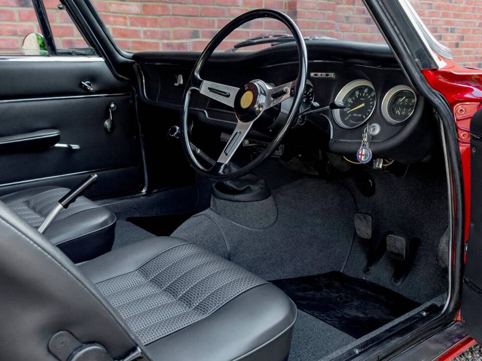Image 4/50 of Alfa Romeo Giulia 1600 Sprint GT Veloce (1966)