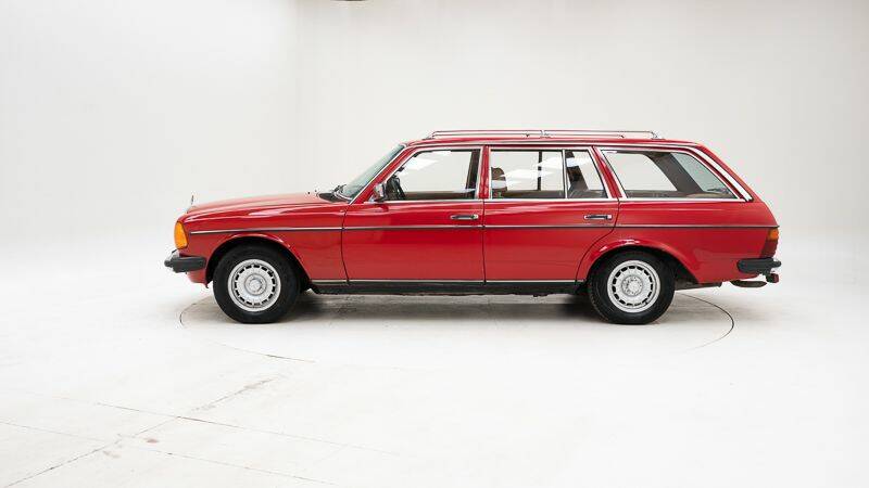 Image 8/15 of Mercedes-Benz 300 TD (1980)