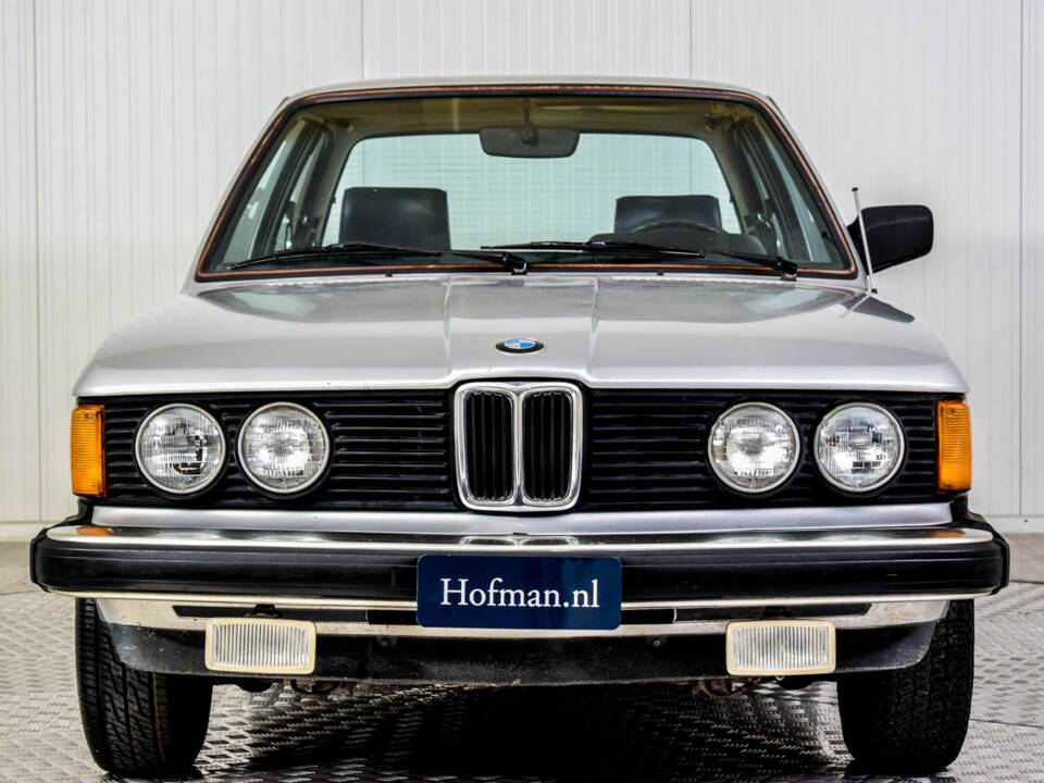 Image 3/50 of BMW 320i (1981)