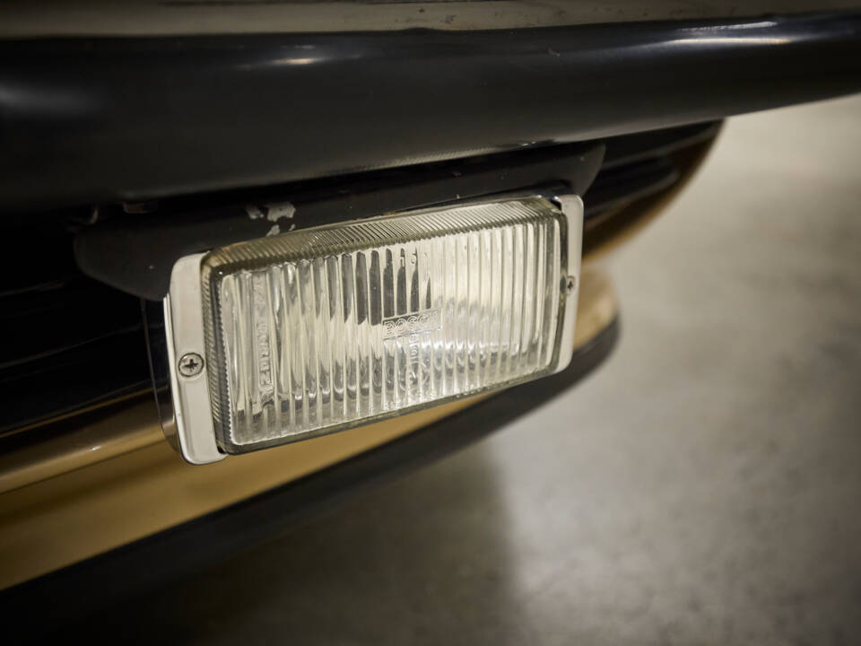 Image 26/99 of Mercedes-Benz 300 SL (1987)