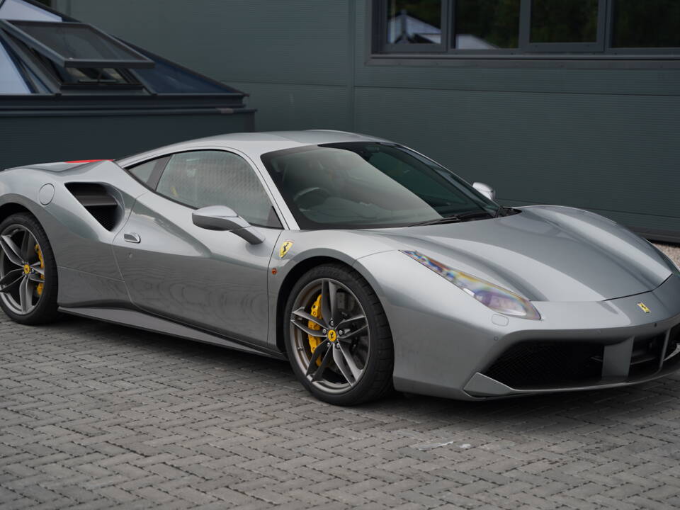 Image 22/50 de Ferrari 488 GTB (2019)