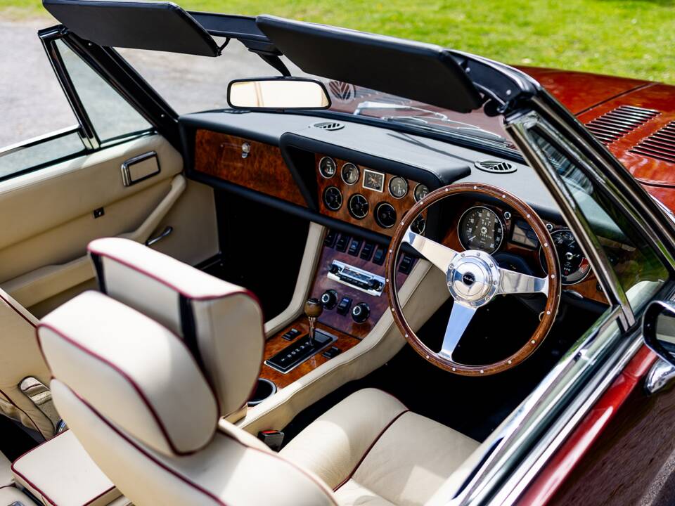 Image 47/50 of Jensen Interceptor MK III (1975)